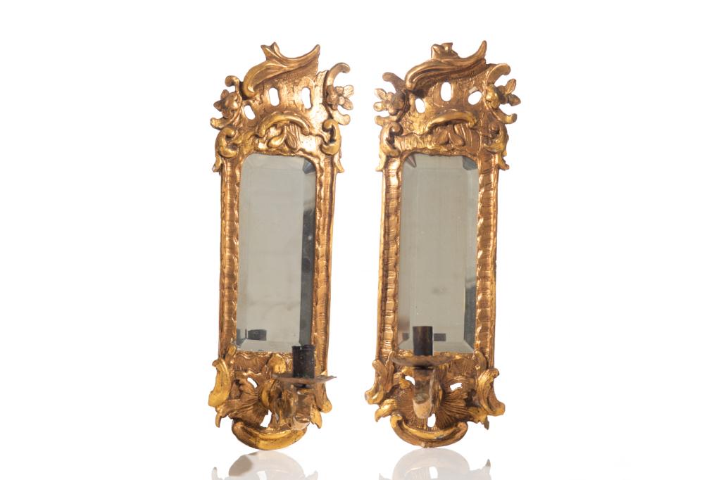 PAIR OF ANTIQUE GILTWOOD & MIRRORED SCONCES: Possibly 18th C with bevelled glass mirrors. One with original Dirstein Robertson Ltd label. H. 52 cm (20 1/2 in.) Condition noted.