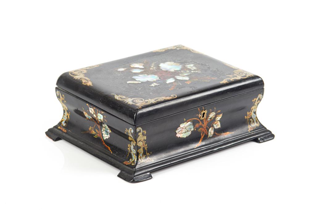 VICTORIAN PAPIER MACHE SEWING BOX: Hand painted, with mother of pearl inlaid flower decoration. H. 11 cm (4 3/8 in) W. 28 cm (11 in)