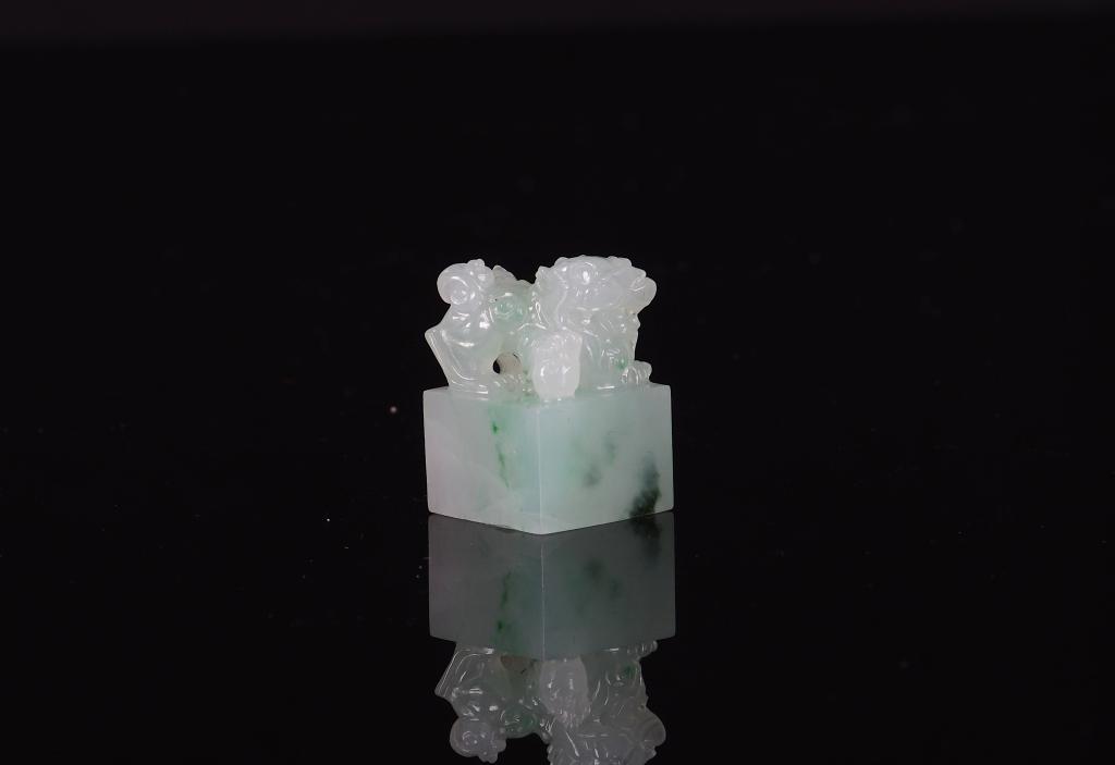 CHINESE GREEN JADEITE CARVED SEAL: Translucent mottled green, finely carved with a fu lion finial to top. H. 3.2cm (1 1/4 in.) Accompanied with original GIA Report 2181339171. Condition report available upon request.
