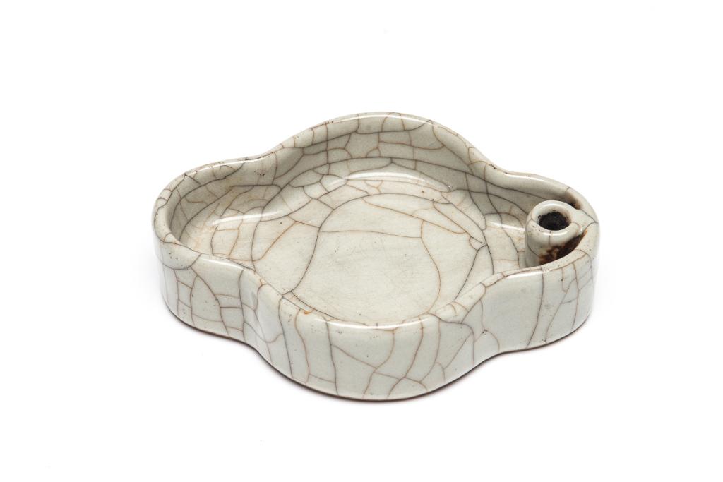 CHINESE GUAN-TYPE PORCELAIN BRUSH WASHER: Quadrefoil form with one cylindrical slot within. Six character blue Qianlong mark to base. L. 11.5cm (4 1/2 in.) Condition report available upon request.