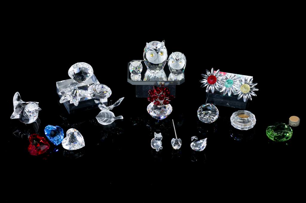 GROUP OF ASSORTED SWAROVSKI CRYSTAL ACCESSORIES: Total of 21 pieces included in the group (one is not Swarovski). Collection comprises of: - Three miniature animals - mouse, cat and swan - Three variously shaped seashells- Three hearts in blue, red 
