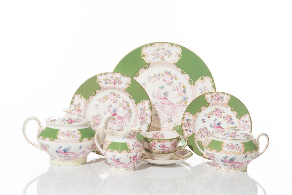 MINTON GREEN COCKATRICE PORCELAIN TEA SERVICE: English, . With teap pot, sugar and creamer together with nine luncheon plates, four bread & butter plates, 2 cups, one saucer and one dinner plate.Dia. of largest dish 27 cm (10 5/8 in) H. of teapot 