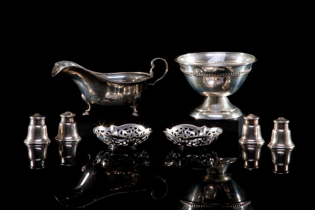 GROUP OF ASSORTED SILVER TABLE ACCESSORIES, 253g: Including a silver raised condiment bowl (marked International Sterling S55) with a Pyrex insert, two Canadian silver pierced scalloped edge dishes by Roden, an English silver sauce or gravy boatraise