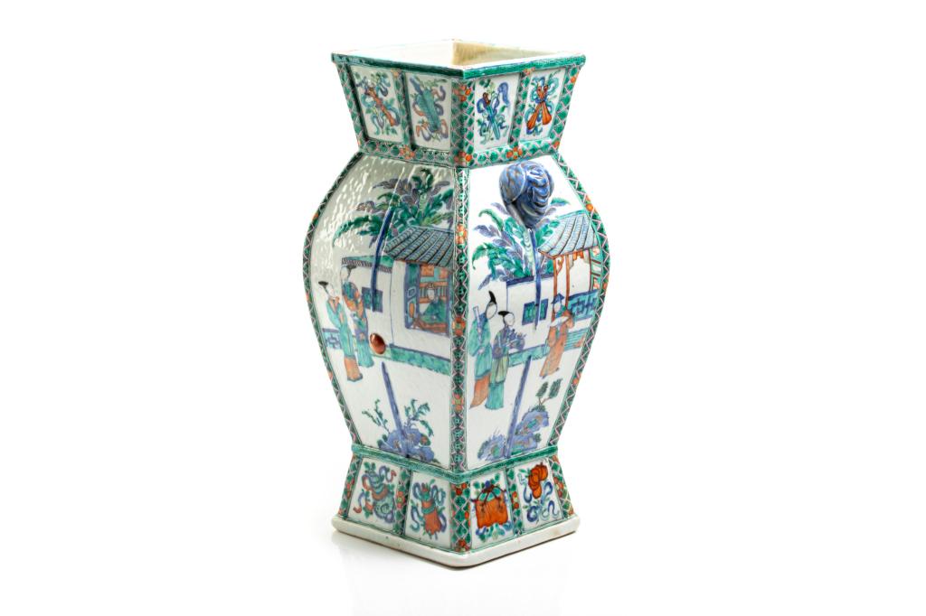 CHINESE FAMILLE VERTE PORCELAIN SQUARE VASE: 晚清 五彩八吉祥仕女圖方尊 Hu bronze imitation form with a pair of elephant head handles. Painted with figures and garden scenes 