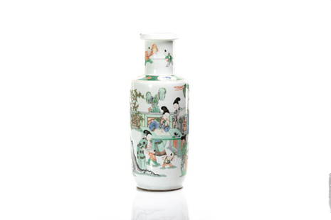FAMILLE VERTE 'FOUR ACCOMPLISHMENTS' ROULEAU VASE: 清康熙 五彩四藝圖棒槌瓶 The porcelain vase with mallet form cylindrical neck and everted mouth rim, painted with ladies in a house