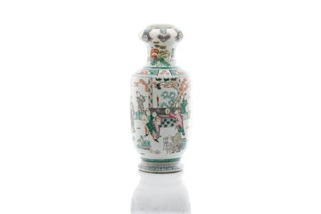 CHINESE FAMILLE VERTE PORCELAIN GARLIC MOUTH VASE: 清 五彩鼓樂人物蒜頭瓶 Painted with a figural scene showing a household ritual scene with a band. Multi-coloured lappet bands to body.