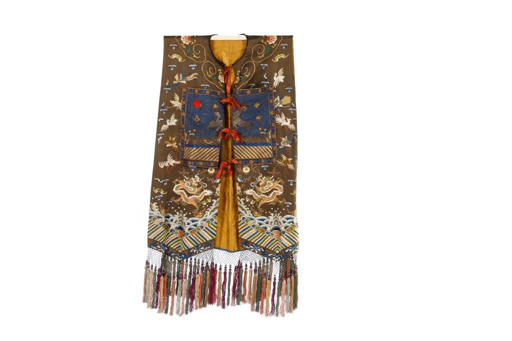 CHINESE SILK EMBROIDERED WOMAN'S XIAPEI VEST: 清 刺繡方補霞帔 Brown silk ground embroidered with cranes, phoenixes, dragons, clouds, and lingbi waves. Both sides affixed with a rank badge for a civil offi