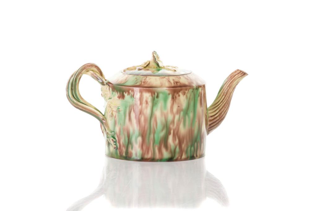 18TH C ENGLISH CREAMWARE TEAPOT (1 of 5)