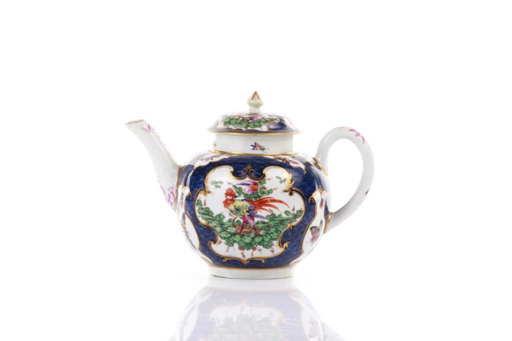 18TH C DR WALL WORCESTER BLUE SCALE TEAPOT (1 of 4)