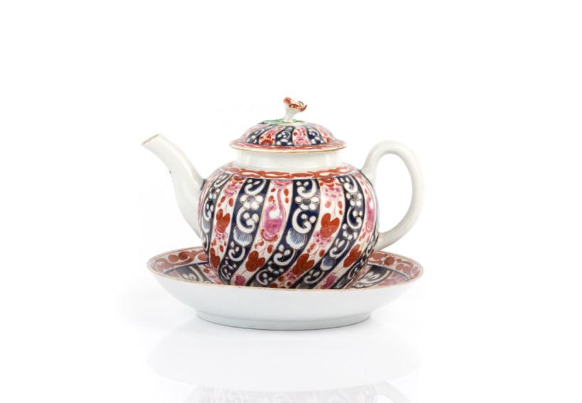 18TH C DR WALL  WORCESTER PORCELAIN TEAPOT & STAND (1 of 4)