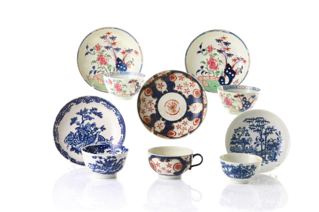 FIVE 18TH C ENGLISH PORCELAIN TEA BOWLS & SAUCERS (1 of 3)