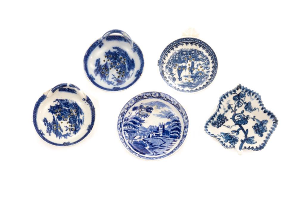 FIVE 18TH / 19TH C ENGLISH BLUE AND WHITE DISHES (1 of 2)