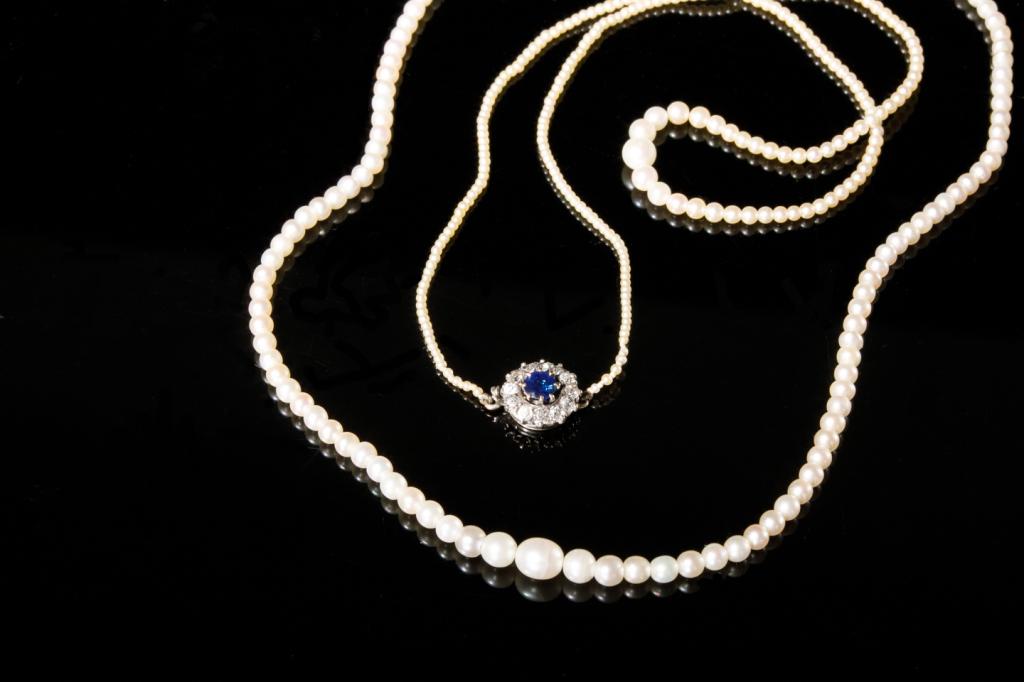TWO ANTIQUE PEARL NECKLACES (1 of 3)