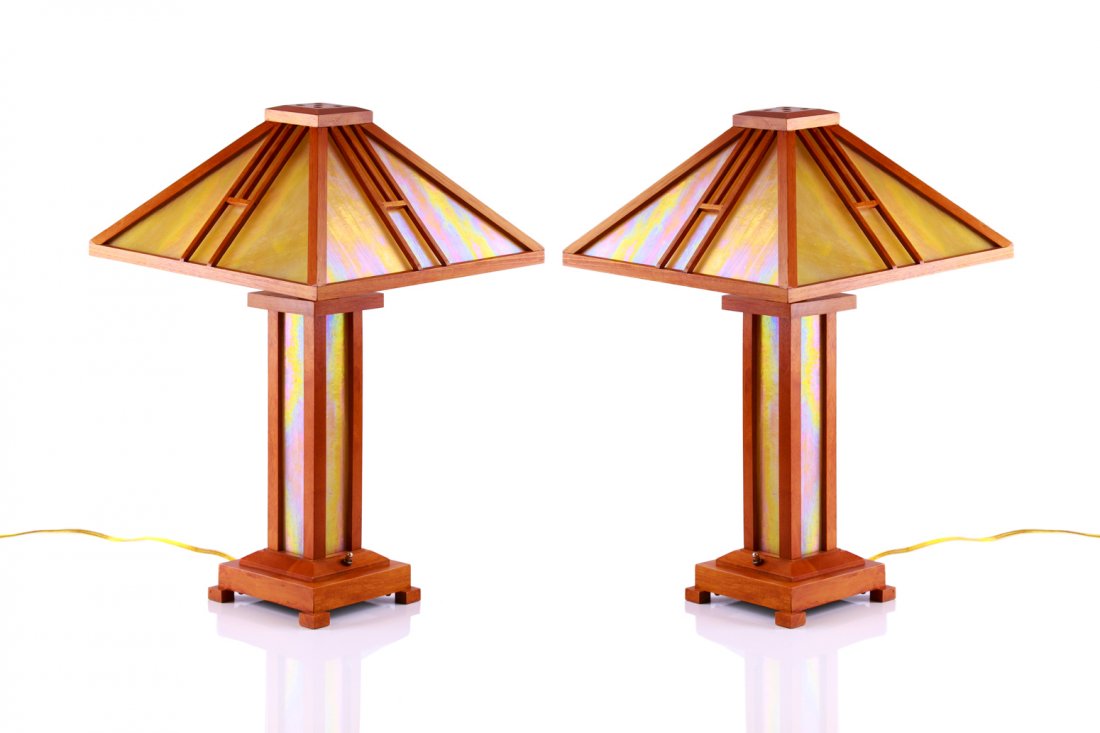 PAIR OF ARTS & CRAFTS STYLE SLAG GLASS TABLE LAMPS: In the Mission manner, possibly a copy of Stickley with iridescent shades and hardwood frames. Double light source in the base and the shade. H. 67 cm (26 1/2 in)