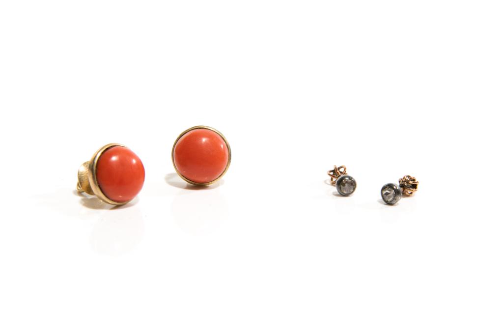 CORAL STUD & VINTAGE DIAMOND STUD EARRINGS: Coral cabochon stud earrings bezel set in gold. Together with vintage diamond studs. Bidders living outside of Canada are warned to proceed with care before bidding on this lot as it cannot be shipped