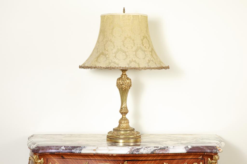 FRENCH GILT BRONZE TABLE LAMP: Foliate and acanthus decoration ormolu lamp.