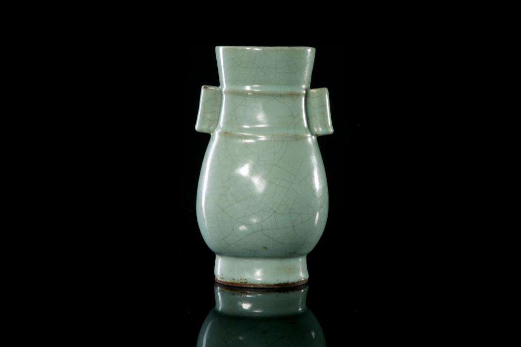 CHINESE GUAN TYPE CELADON HU FORM VASE: Covered in rich celadon crackled glaze, neck with two raised strings and a pair of loop handles. Ming dynasty or earlier. H. 23.5cm (9 1/4 in.)
