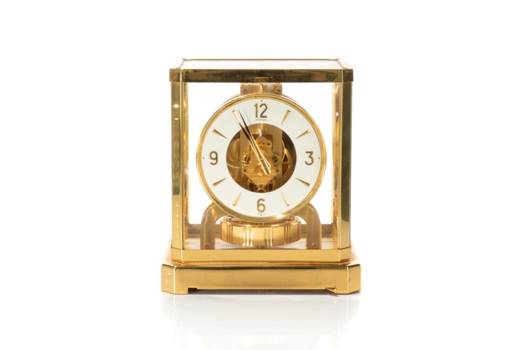 JAEGER LECOULTRE 528-8 ATMOS CLOCK: A Jaeger Lecoultre Atmos clock in a brass and glass case. H. 23 cm (9 in.)