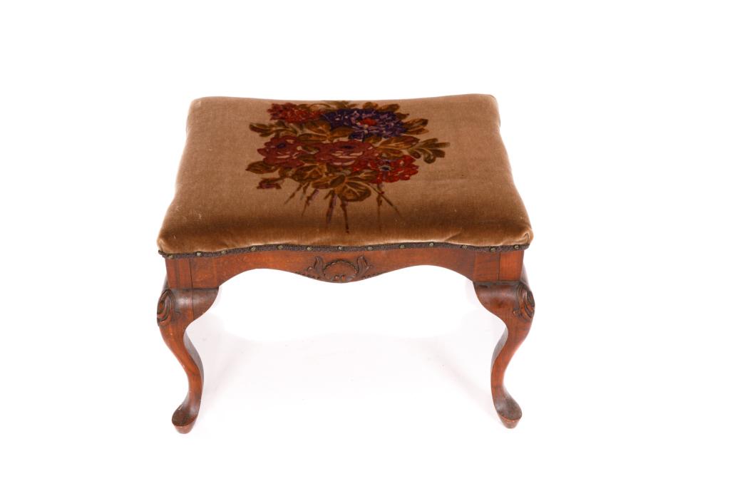 GEORGIAN STYLE FOOTSTOOL: H. 19 W. 26. D. 20 in.