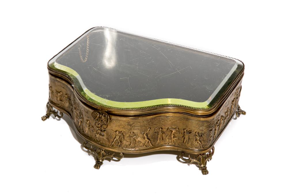 GILT METAL JEWELLERY CASKET (1 of 7)