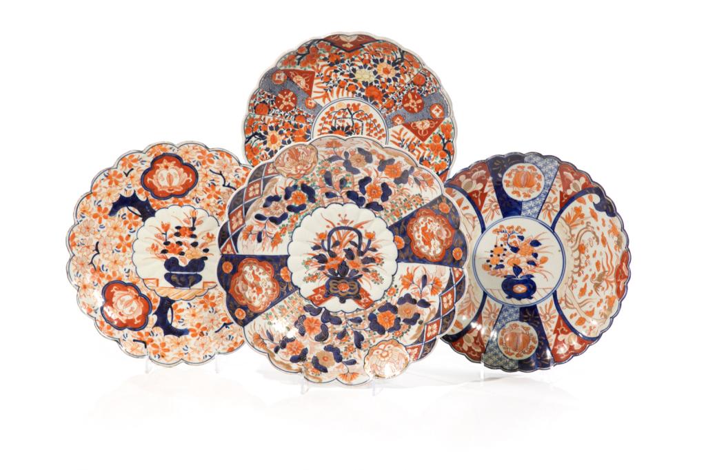 FOUR JAPANESE IMARI PORCELAIN DISHES (1 of 2)