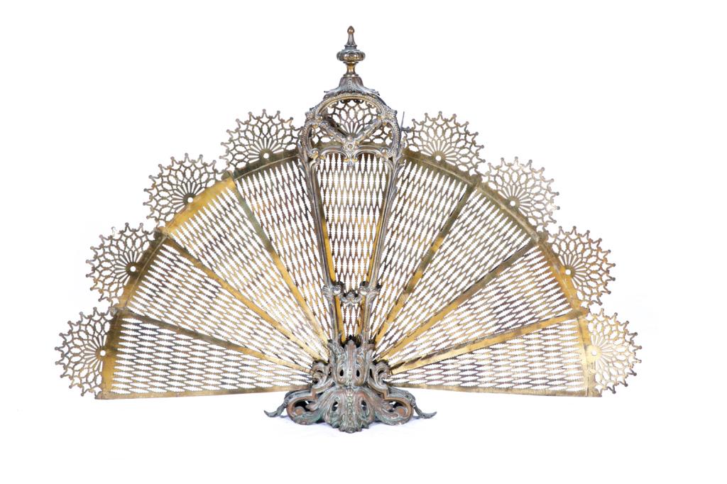 DECORATIVE BRASS FAN FIRE SCREEN (1 of 1)