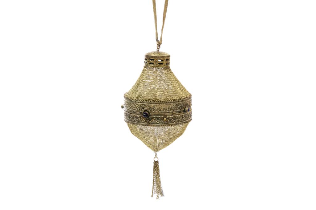 WHITING & DAVIS MESH ART DECO DELYSIA PURSE: American, 1920's Art Deco. Gold tone mesh evening purse with central brass dual compact containing a mirror, rouge & powder well and clip. With chain tassle, surrounding floral design and bluestone cl
