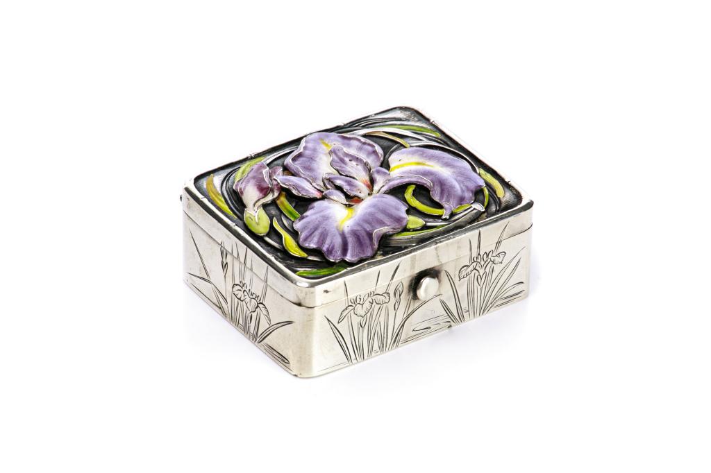 JAPANESE SILVER & ENAMELLED BOX: Cover with enamelled purple lily flower decoration, and further engraved decoration of florals to body. Signed to the back side, base with Japanese jungin silver mark, Meiji period. Length: 6.3cm (2 1