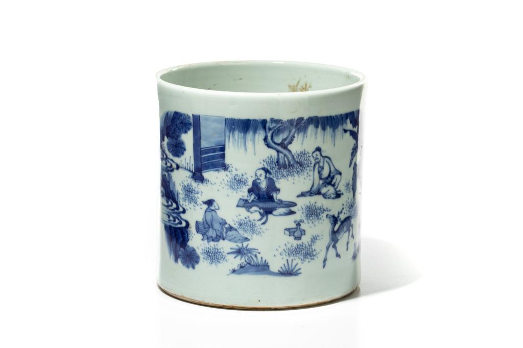 TRANSITIONAL STYLE BLUE & WHITE PORCELAIN BRUSHPOT: Painted all around on the exterior with the Seven Sages of the Bamboo Grove motif. Incised decorative band to top and base. H. 20.5cm (8 1/8 in.) Dia. 20.5cm (8 in.)