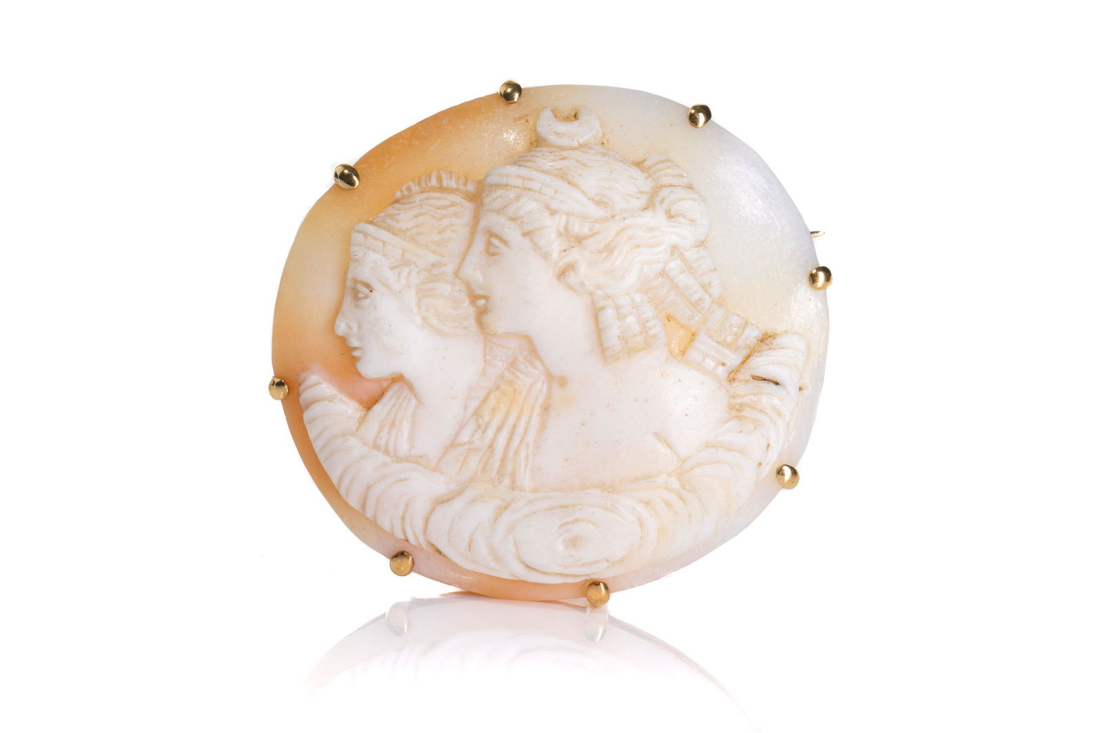 ANTIQUE CAMEO BROOCH (1 of 2)