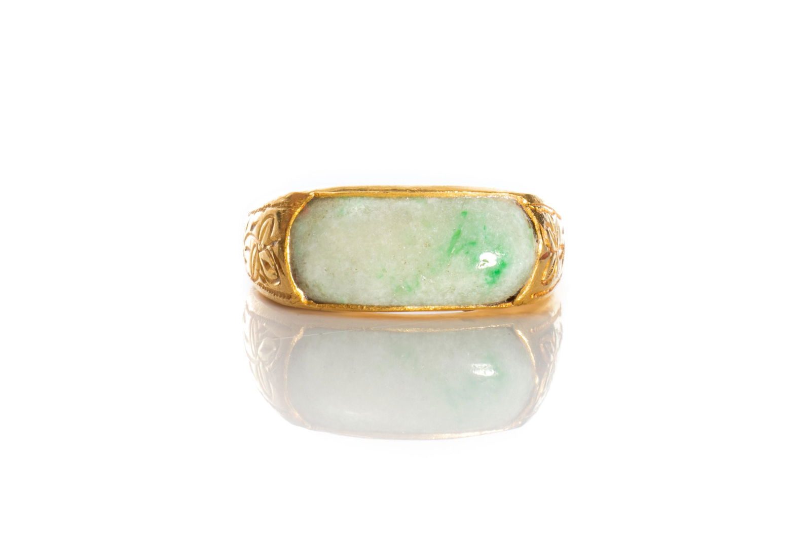 GOLD AND JADEITE SADDLE RING, 7g (1 of 7)