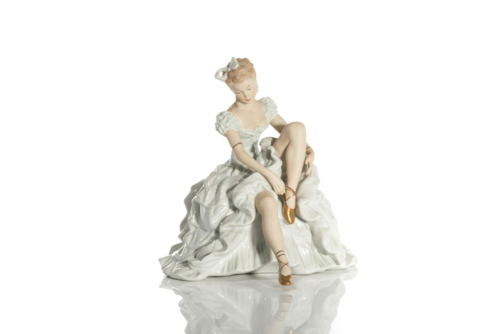 WALLENDORF PORCELAIN FIGURE OF A DANCER (1 of 4)