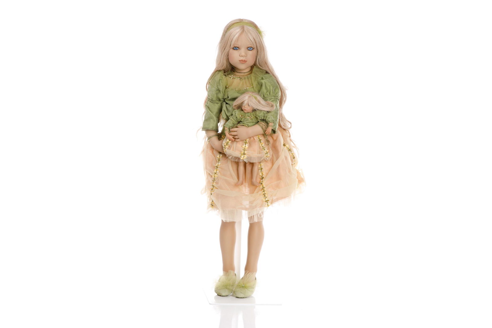ANNETTE HIMSTEDT COLLECTOR DOLL (1 of 5)