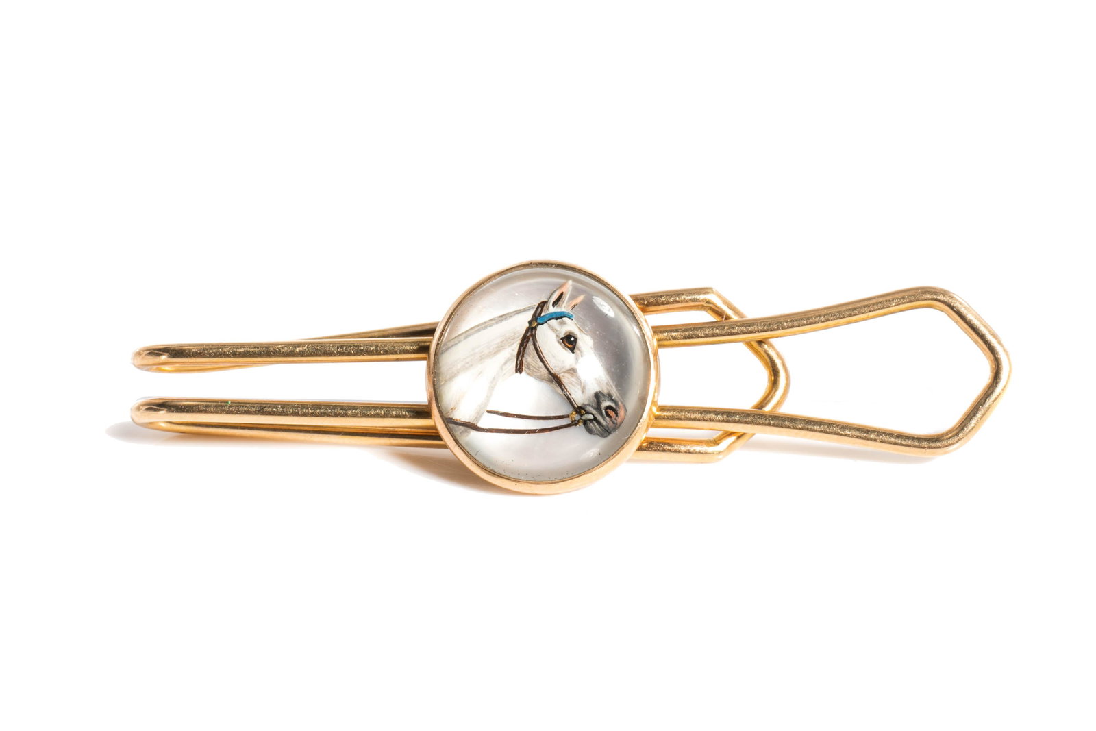 GOLD & INTAGLIO HORSE TIE CLIP, 6g: Yellow gold tie clip with circular horse intaglio. Marked 14k. L. 5.8cm (2 1/4") Weight: 6g