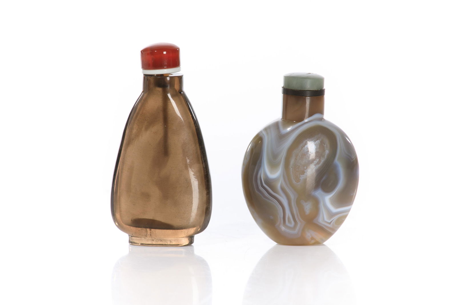 TWO CHINESE AGATE SNUFF BOTTLES (1 of 12)