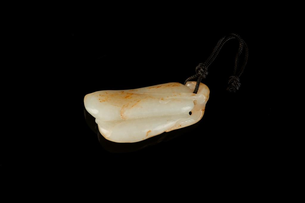 CHINESE WHITE JADE CARVED PEA PODS (1 of 2)