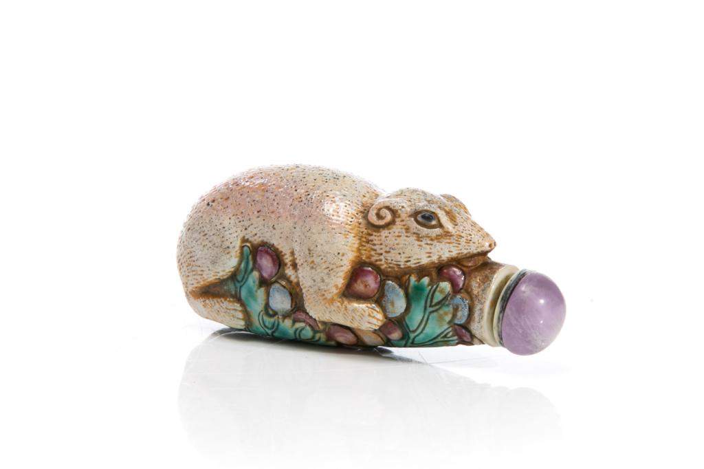 MOLDED PORCELAIN SQUIRREL & GRAPES SNUFF BOTTLE (1 of 4)