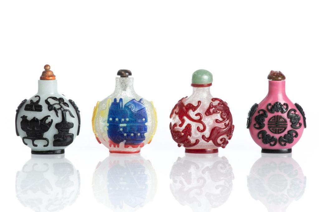 FOUR OVERLAY PEKING GLASS SNUFF BOTTLES (1 of 3)