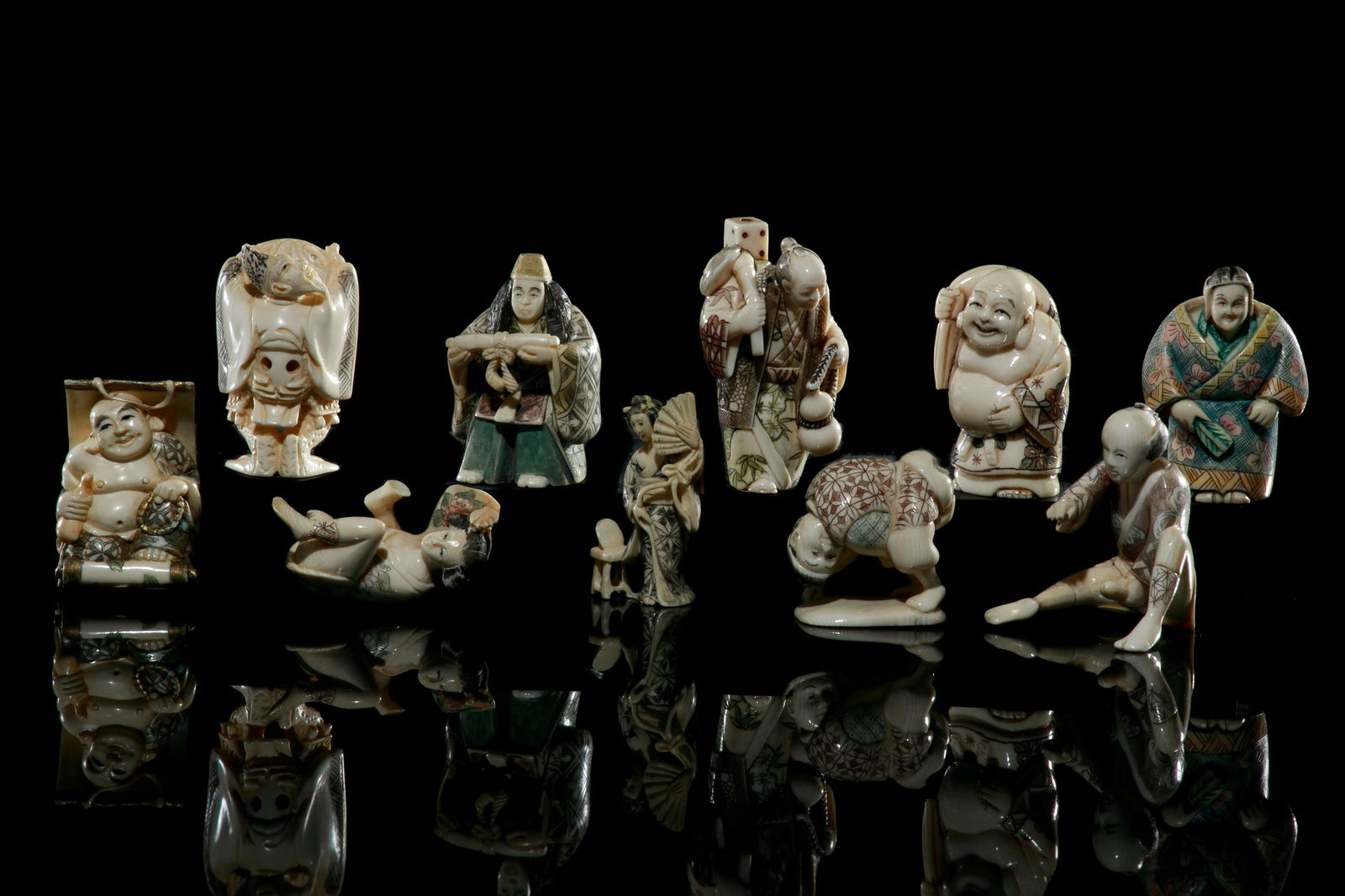 TEN JAPANESE NATURAL CARVED NETSUKE (1 of 2)