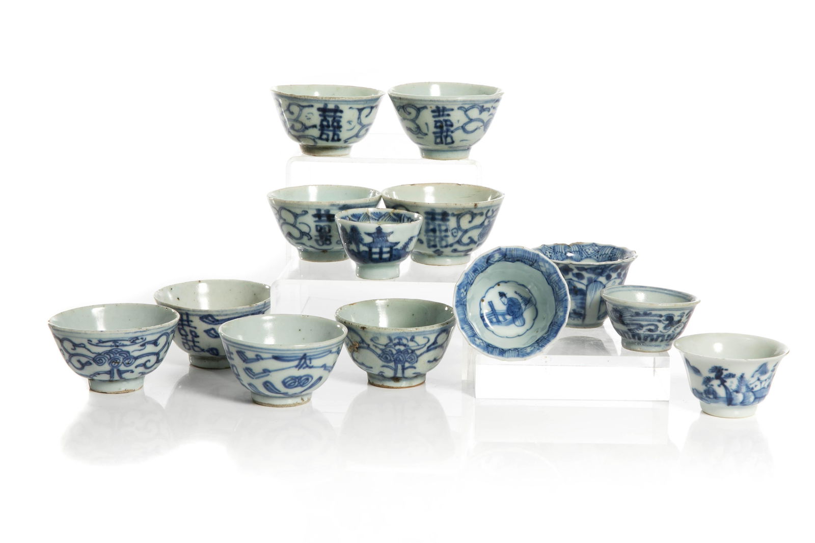 CHINESE 18TH/19TH C BLUE & WHITE PORCELAIN CUPS (1 of 4)