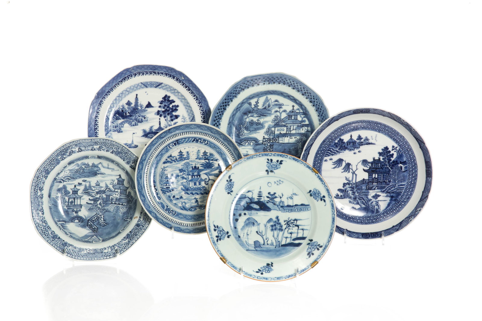 SIX CHINESE EXPORT BLUE & WHITE LANDSCAPE DISHES (1 of 5)