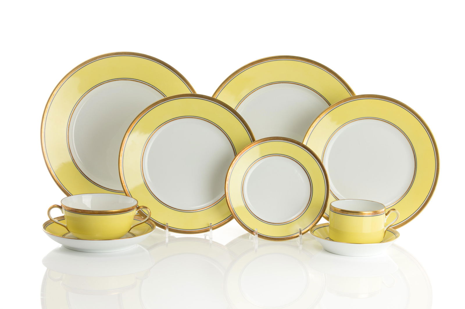 RICHARD GINORI 68 PIECE CONTESSA DINNER SERVICE (1 of 2)