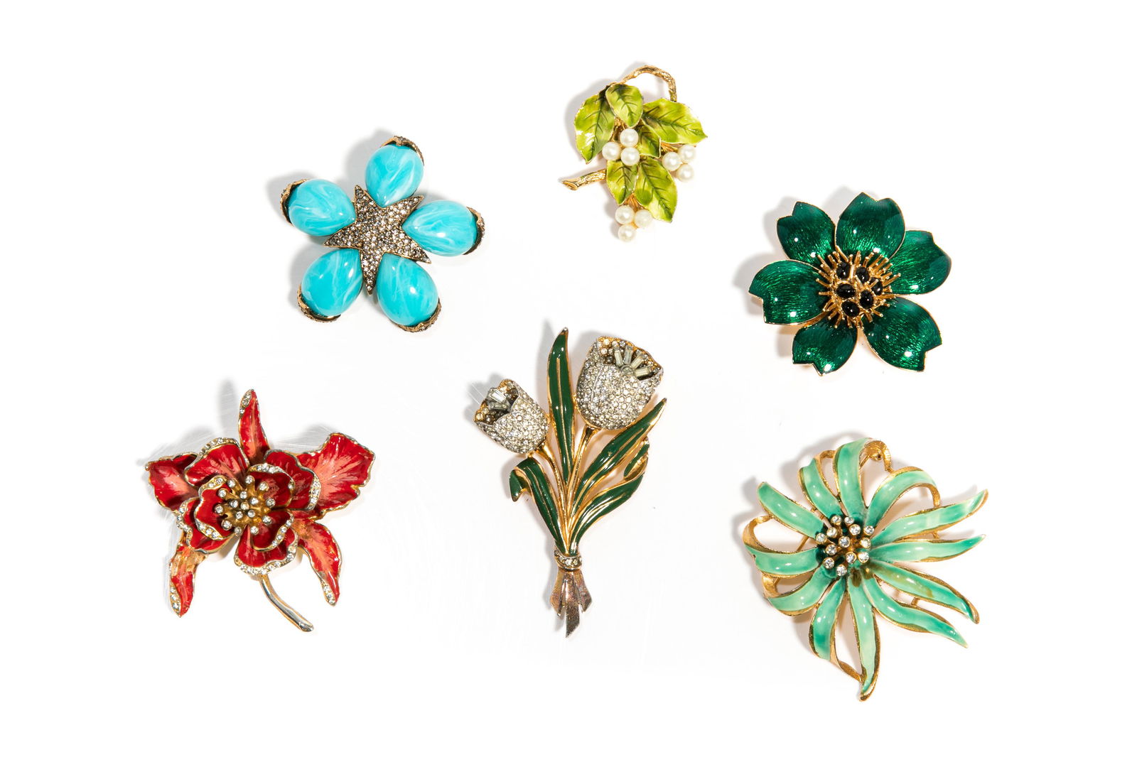 SIX VINTAGE DESIGNER ENAMEL & LUCITE  BROOCHES (1 of 2)