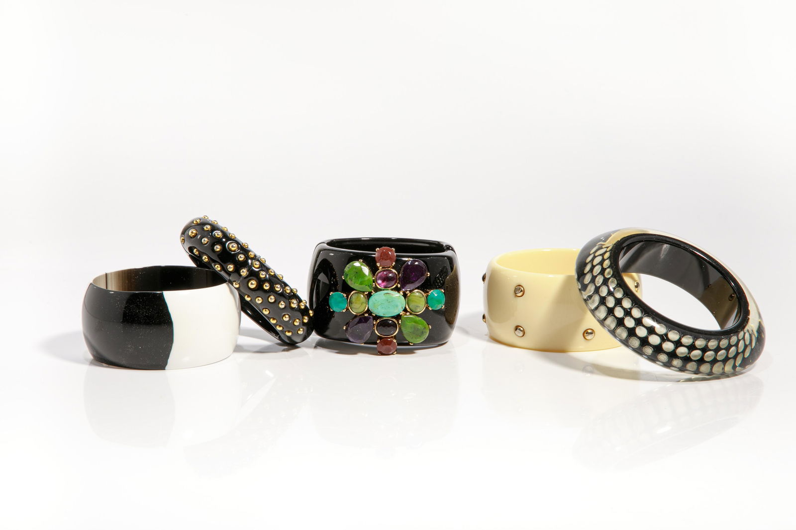 FIVE VINTAGE BLACK & WHITE BANGLES (1 of 1)