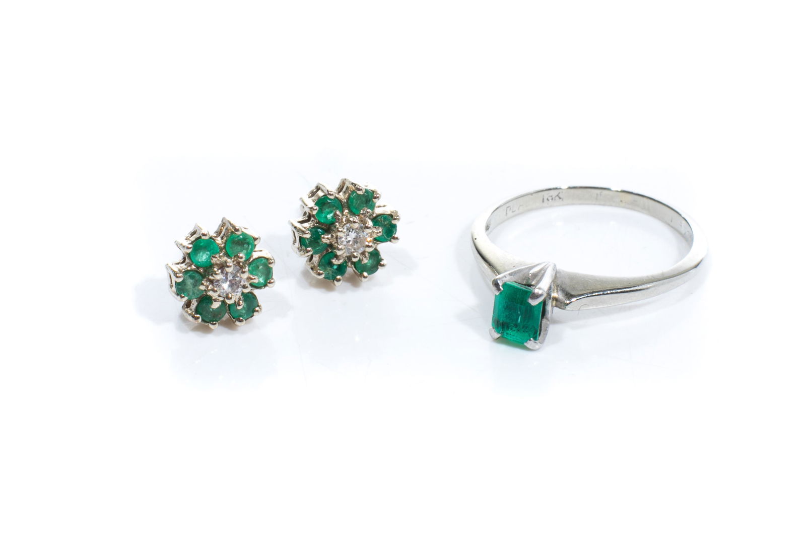 GOLD AND EMERALD RING AND EARRINGS, 3g (1 of 1)