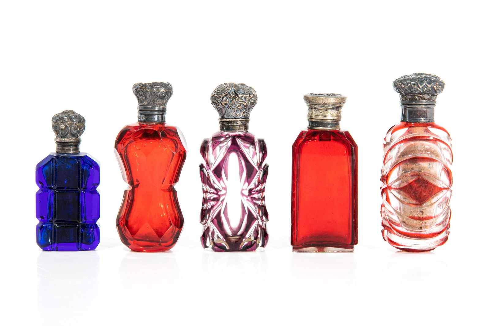 FIVE VINTAGE GLASS SCENT BOTTLES (1 of 4)
