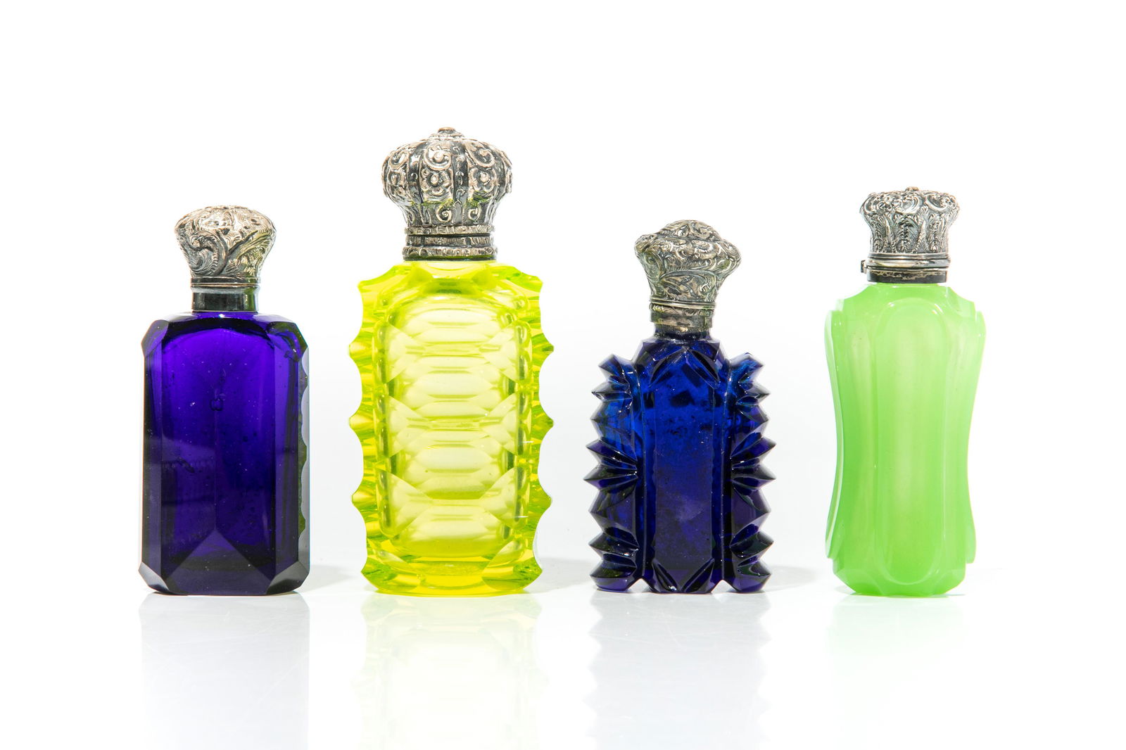 FOUR ANTIQUE GLASS SCENT BOTTLES (1 of 2)