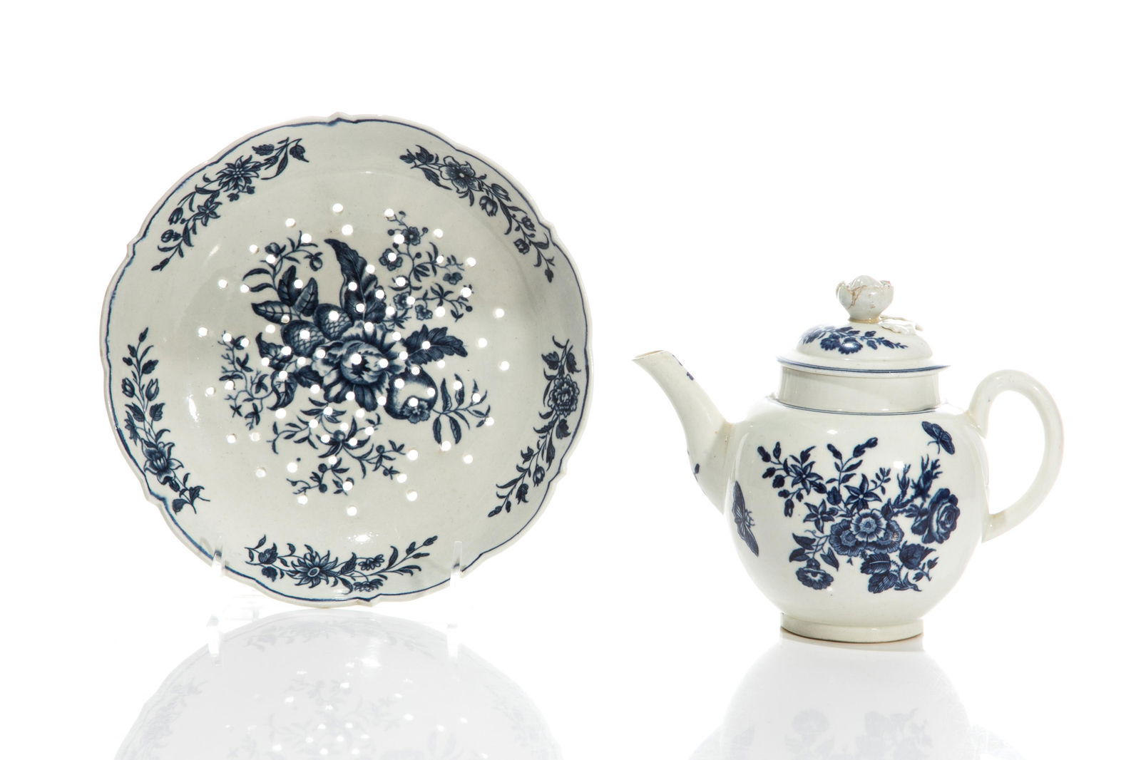 18TH C PORCELAIN TEAPOT & BERRY STRAINER (1 of 2)