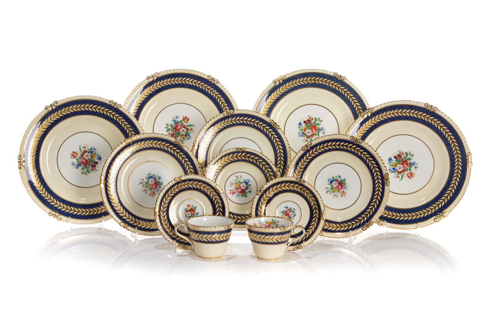 AYNSLEY PORCELAIN PARTIAL DINNER SERVICE (1 of 4)