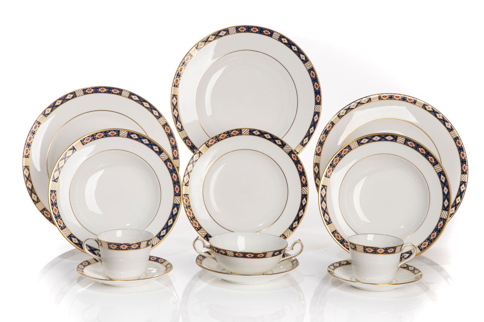 ROYAL CROWN DERBY PORCELAIN DINNER SERVICE (1 of 2)